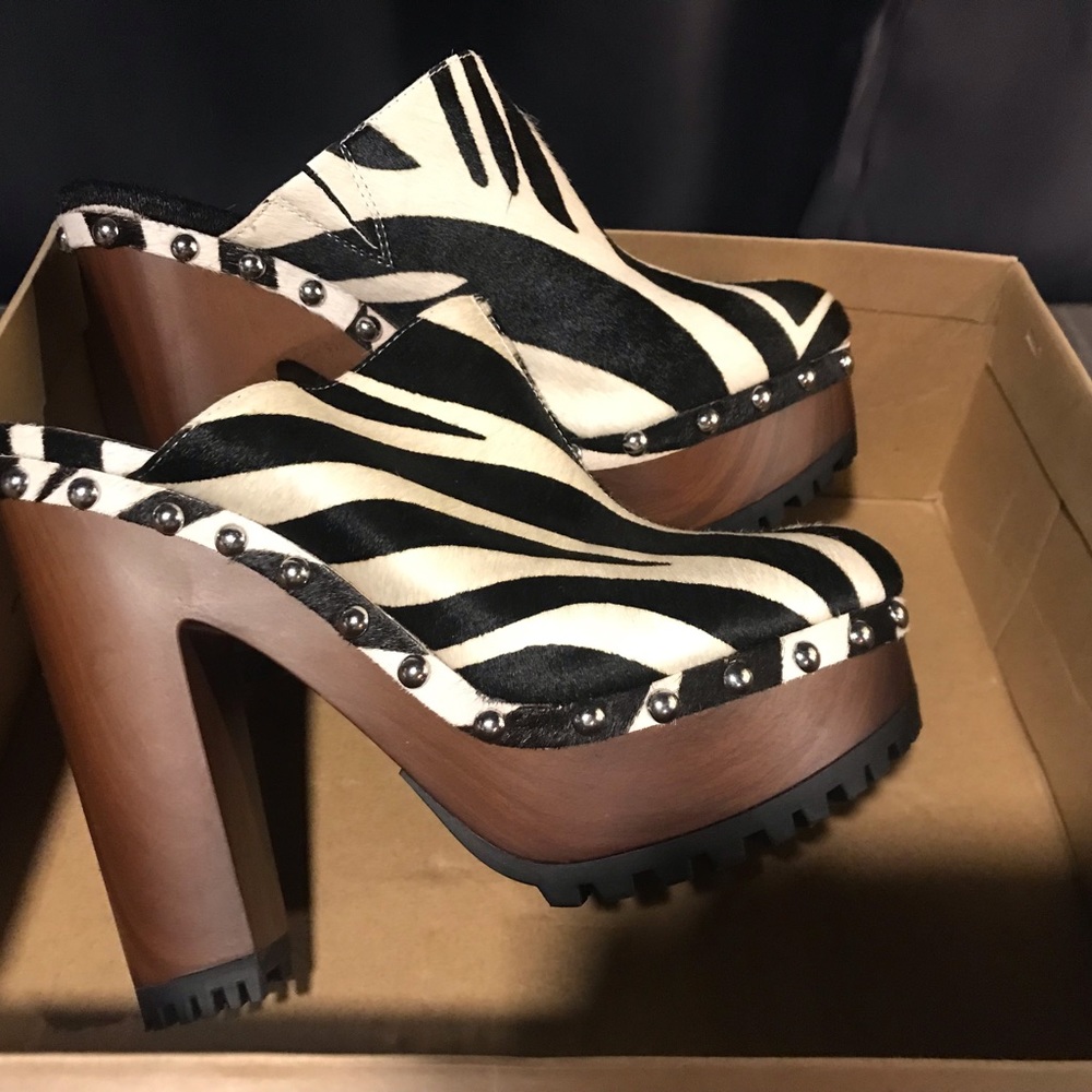 Jessica Simpson heels
